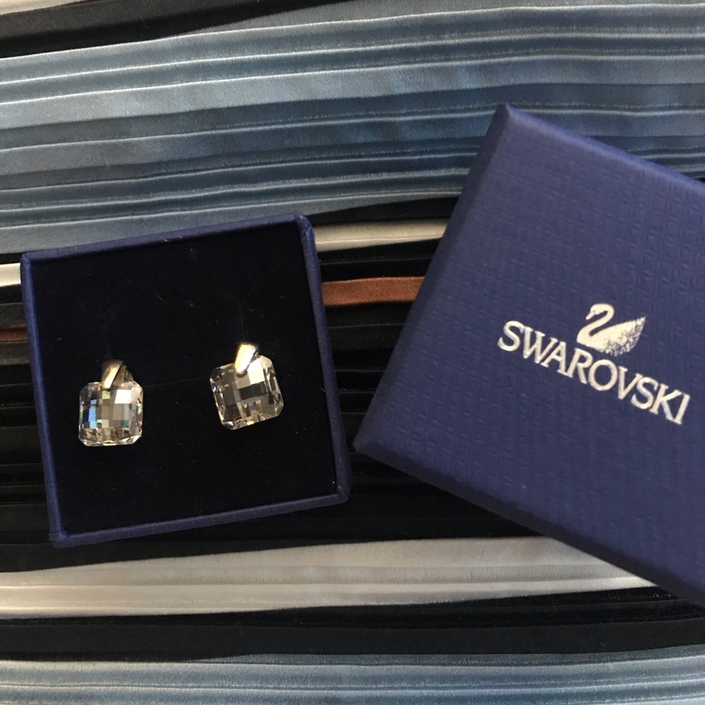SWAROVSKI EARRINGS.